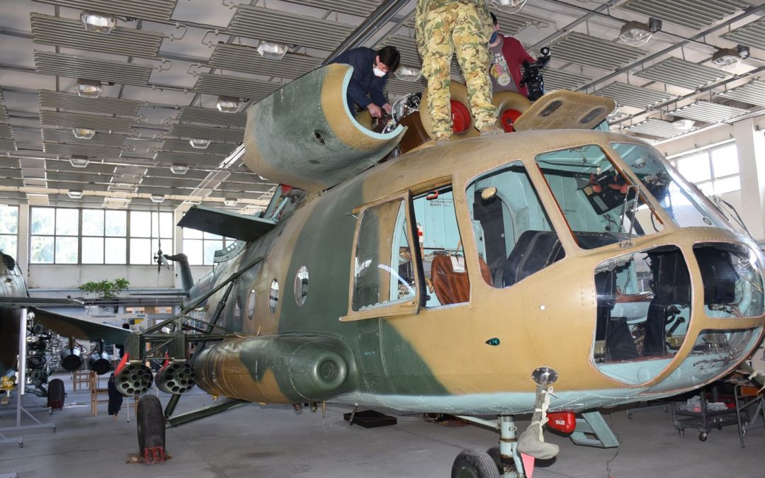 Repülőgépszerelő vizsga az MH 86. Szolnok Helikopter Bázison